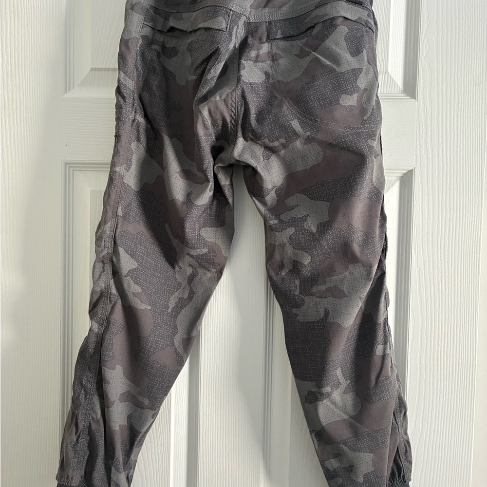 Prana Women’s Gray Camo Cargo Pants Size 6 - Picture 5 of 5